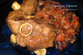 Баранина в коньячном соусе с фасолью