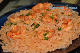 Аргентинские креветки с рисовой лапшой