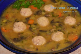 Гороховый суп с фрикадельками и грибами