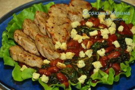 Горячий салат с жареной свининой